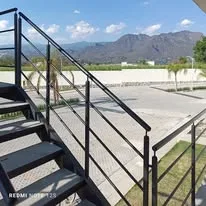 Alberca y áreas verdes del residencial